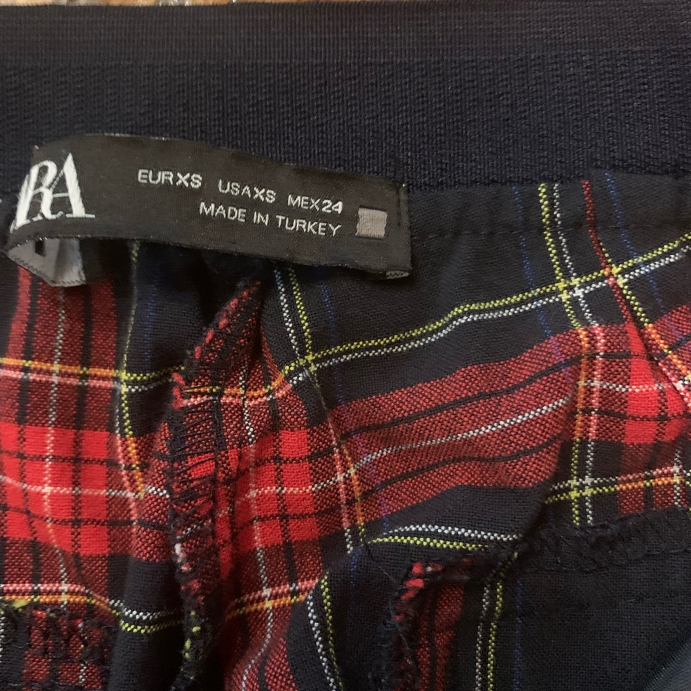 Zara Women's Black and Red Plaid Chinos - Picture 4 of 5